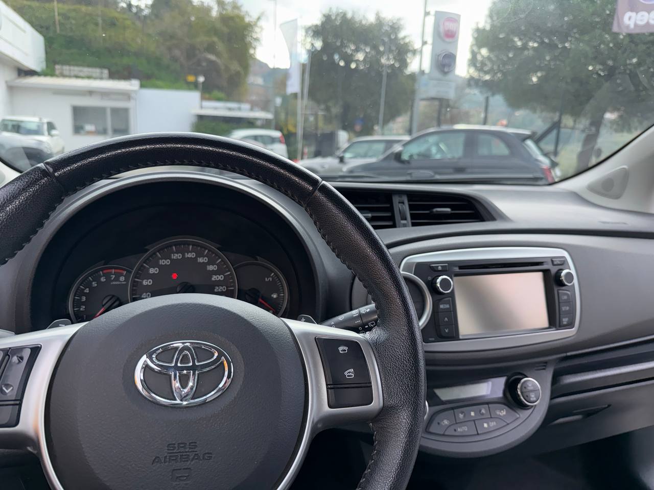 Toyota - Yaris Active