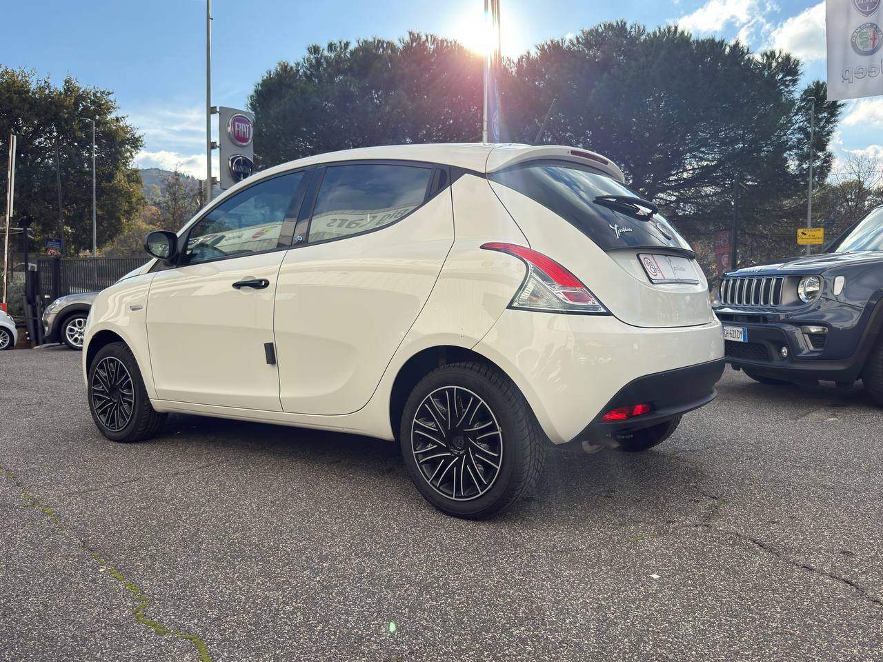 Lancia - Ypsilon SILVER