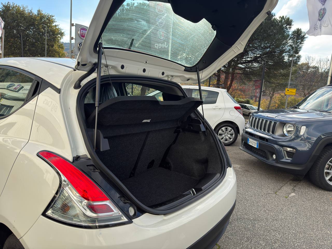 Lancia - Ypsilon SILVER