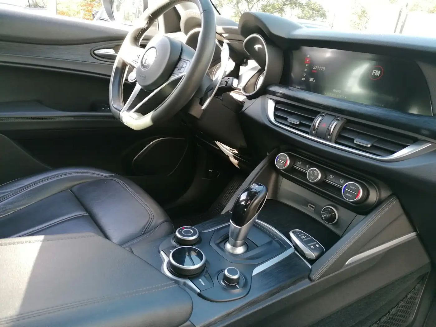 Alfa Romeo - Stelvio Q4 Business