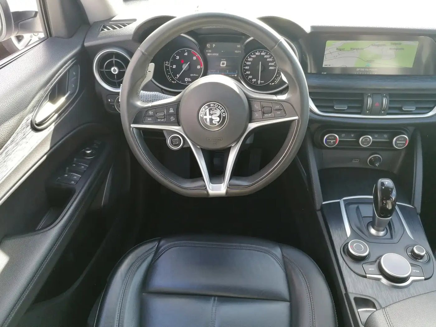 Alfa Romeo - Stelvio Q4 Business