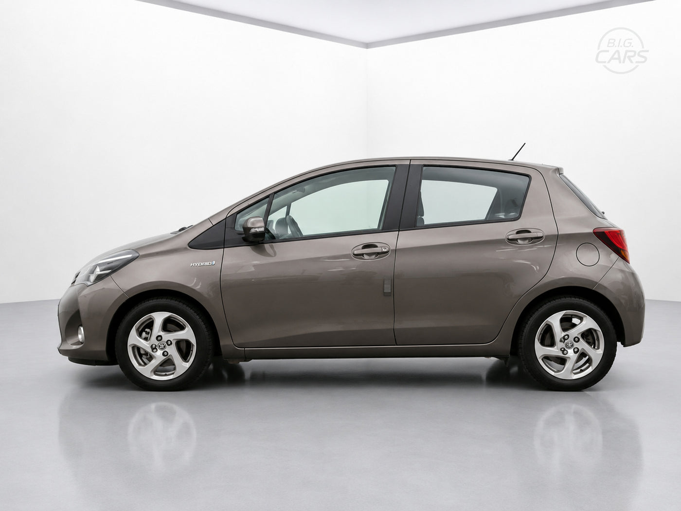 TOYOTA YARIS HYBRID ACTIVE