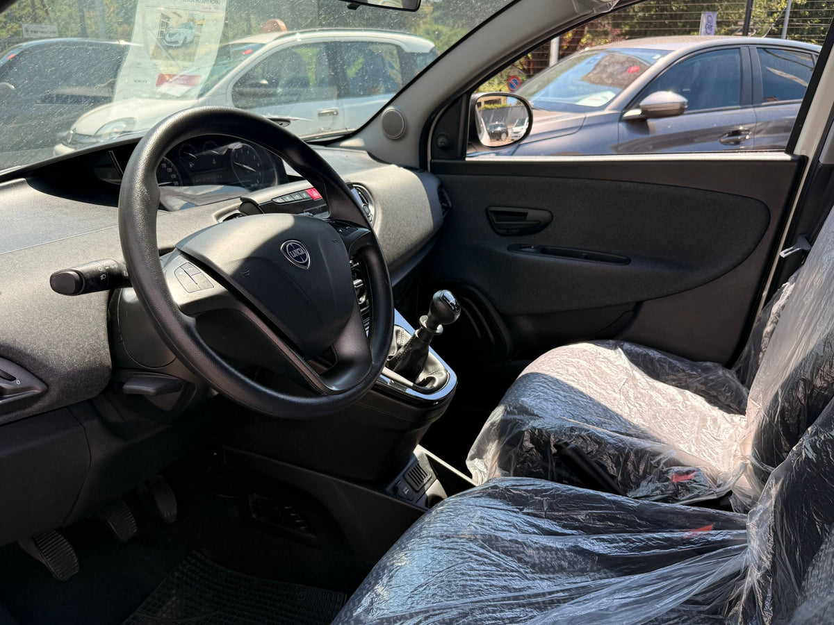 Lancia Ypsilon SILVER