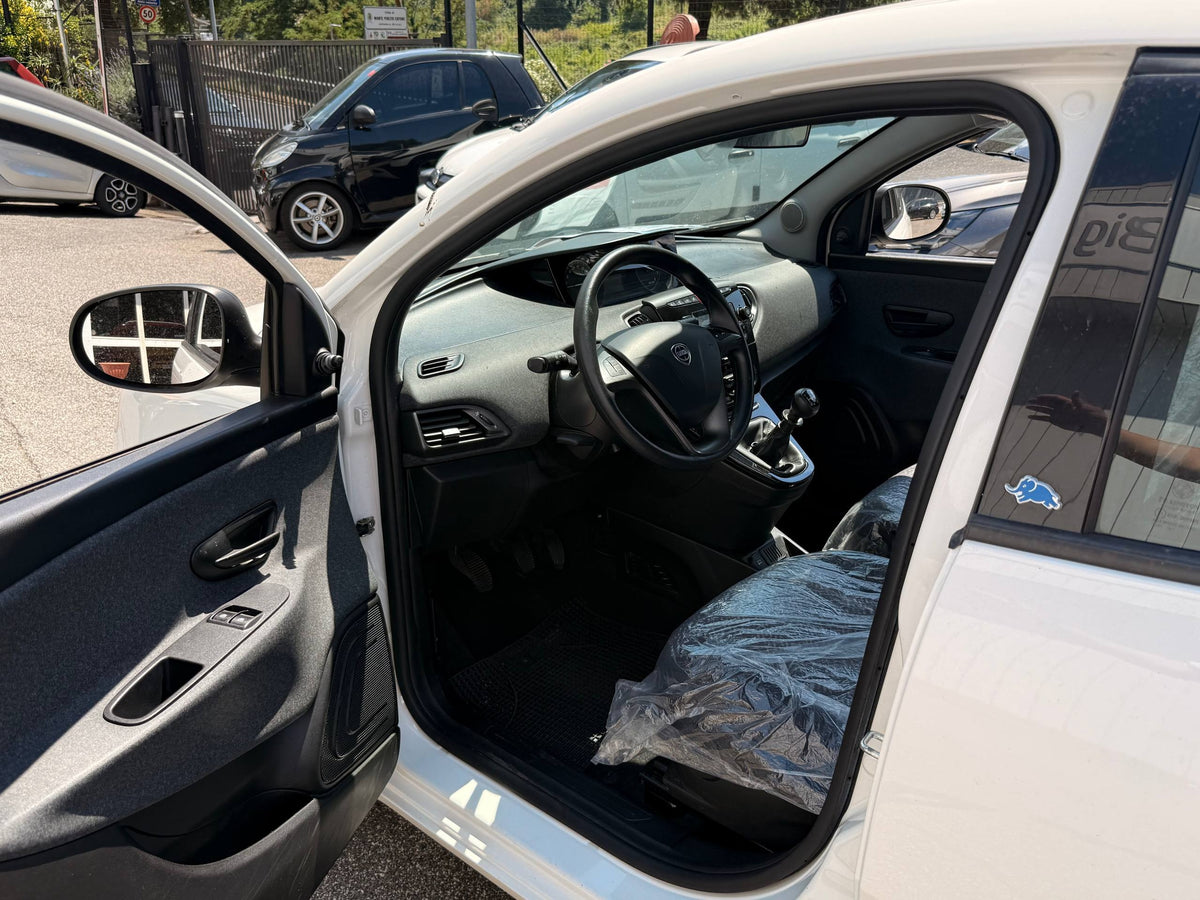 Lancia Ypsilon SILVER