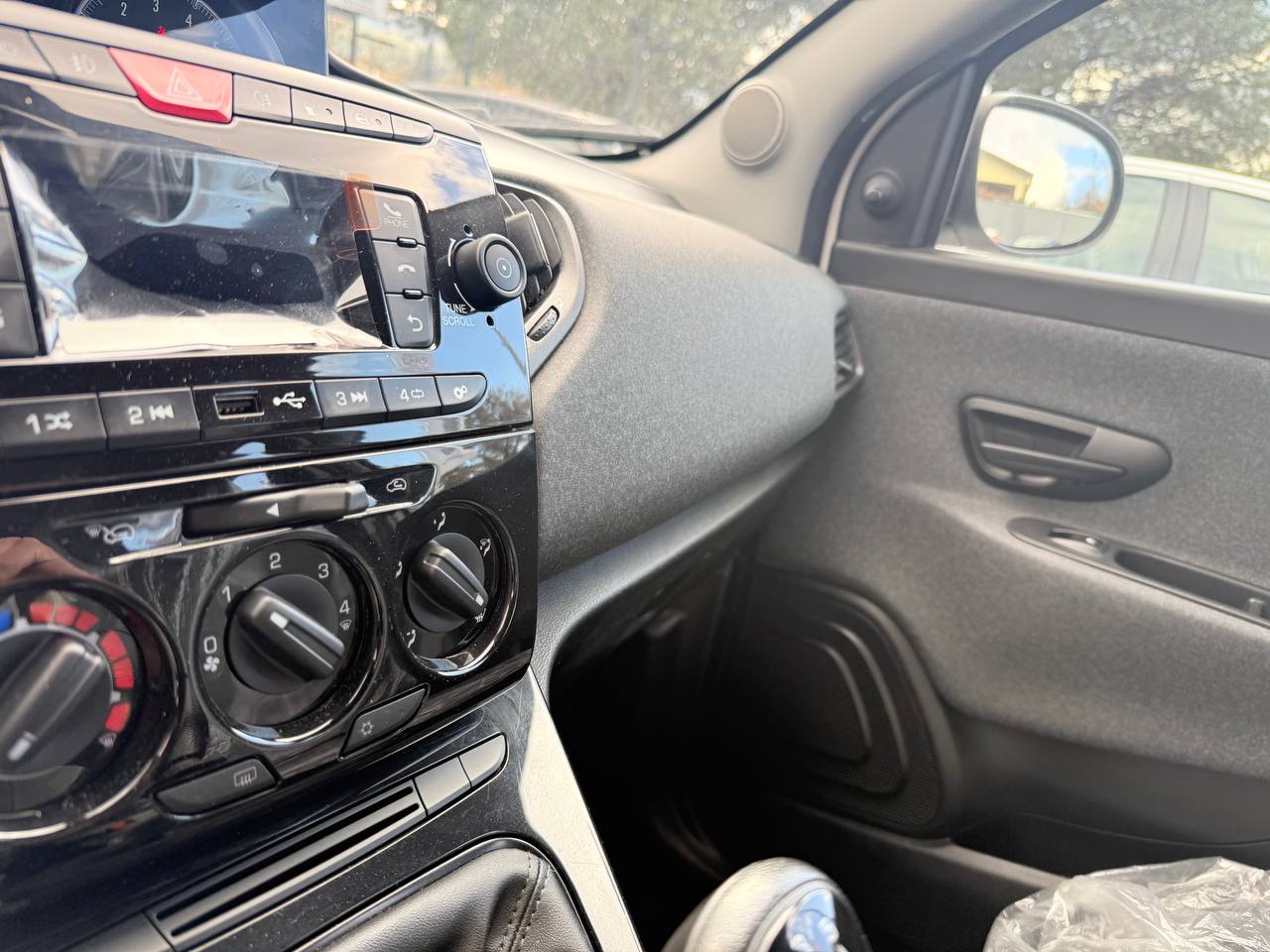 Lancia - Ypsilon SILVER