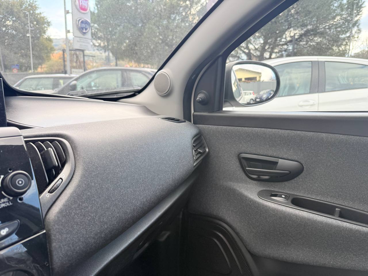 Lancia - Ypsilon SILVER